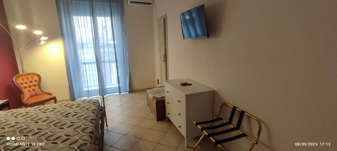 Kasa Erika Apartment Catania Bagian luar foto